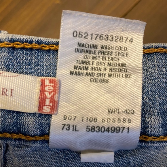 Levis Capri Jeans Women’s Size 10 Medium Wash Bottom Slit Classic‎ Denim - Picture 6 of 10